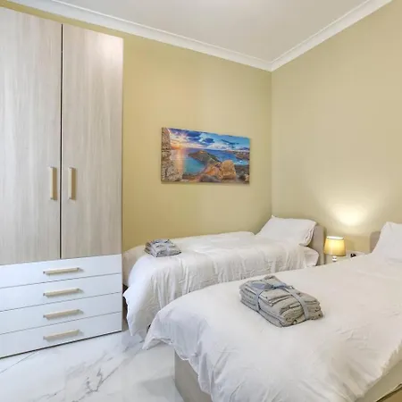 Seaview,beautiful 3br 2 Apartment *