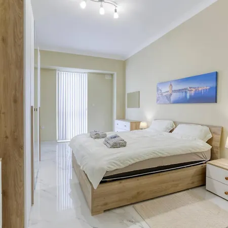 Seaview,beautiful 3br 2 Apartment Marsaskala