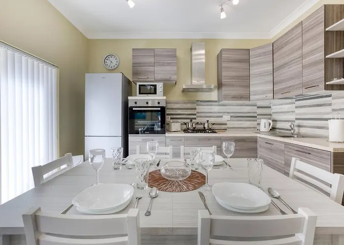 Seaview,beautiful 3br 2 Apartment *