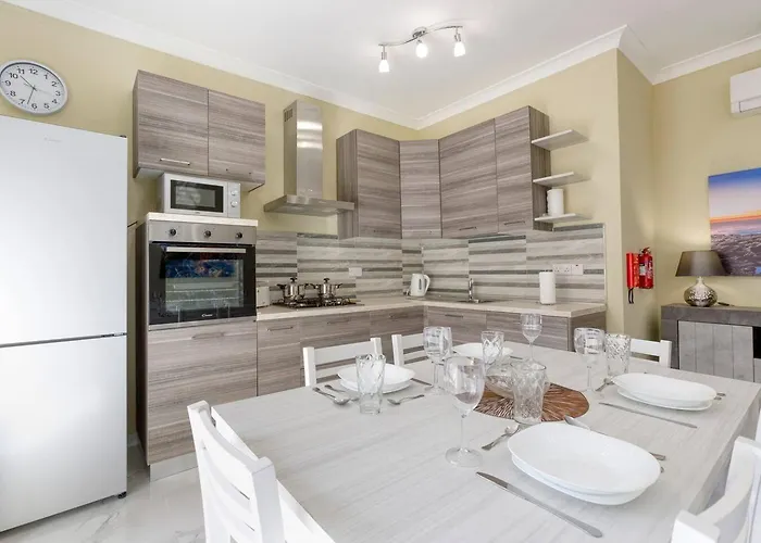 Seaview,beautiful 3br 2 Apartment *