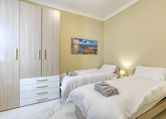 Seaview,beautiful 3br 2 Apartment *